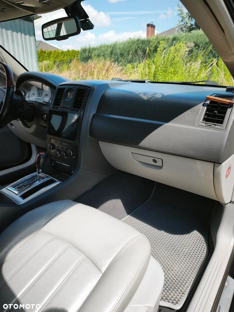 Chrysler 300C 5.7 V8 Hemi - 9