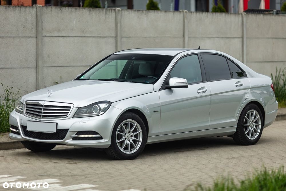 Mercedes-Benz Klasa C 200 CGI BlueEff Elegance - 5