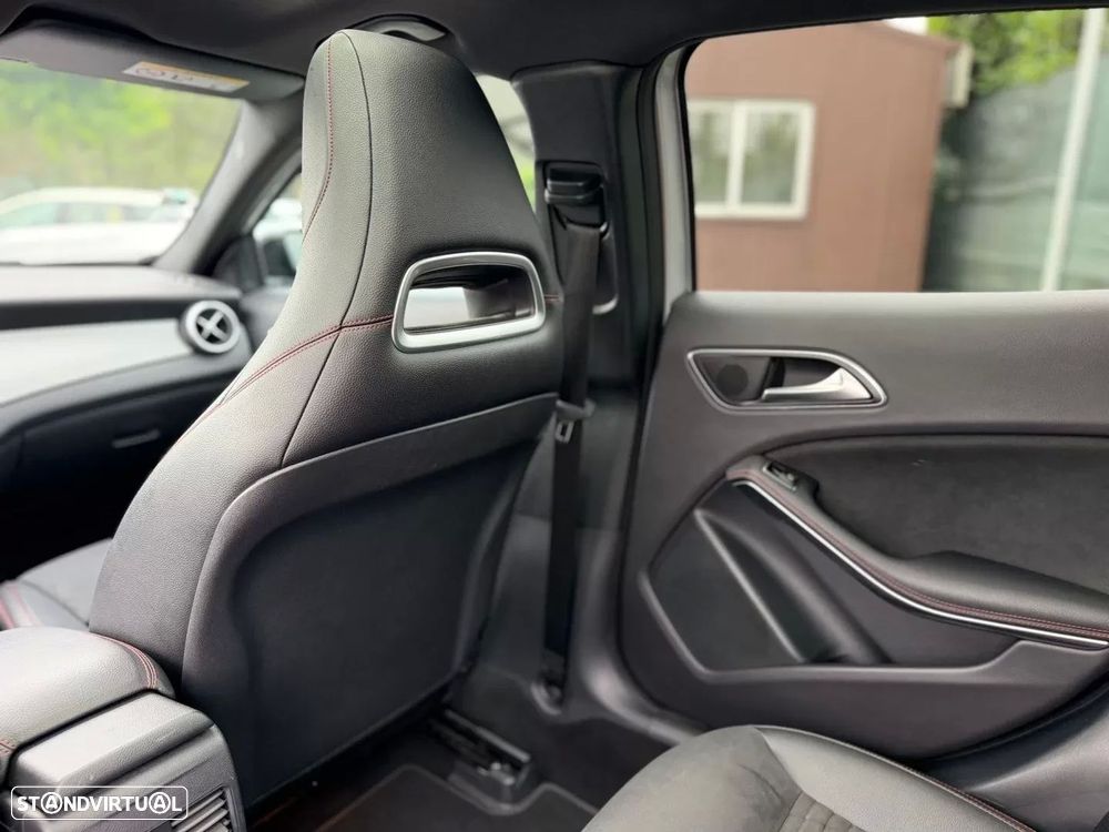 Mercedes-Benz GLA 180 AMG Line - 10