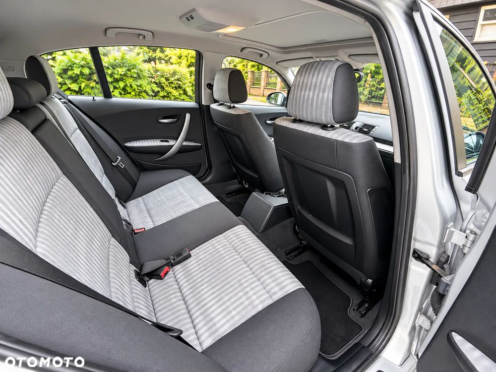BMW Seria 1 116i - 25