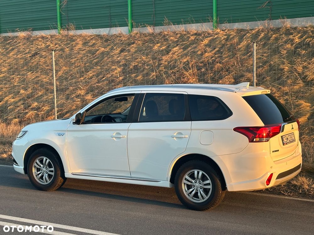 Mitsubishi Outlander 2.0 4WD Plus - 10