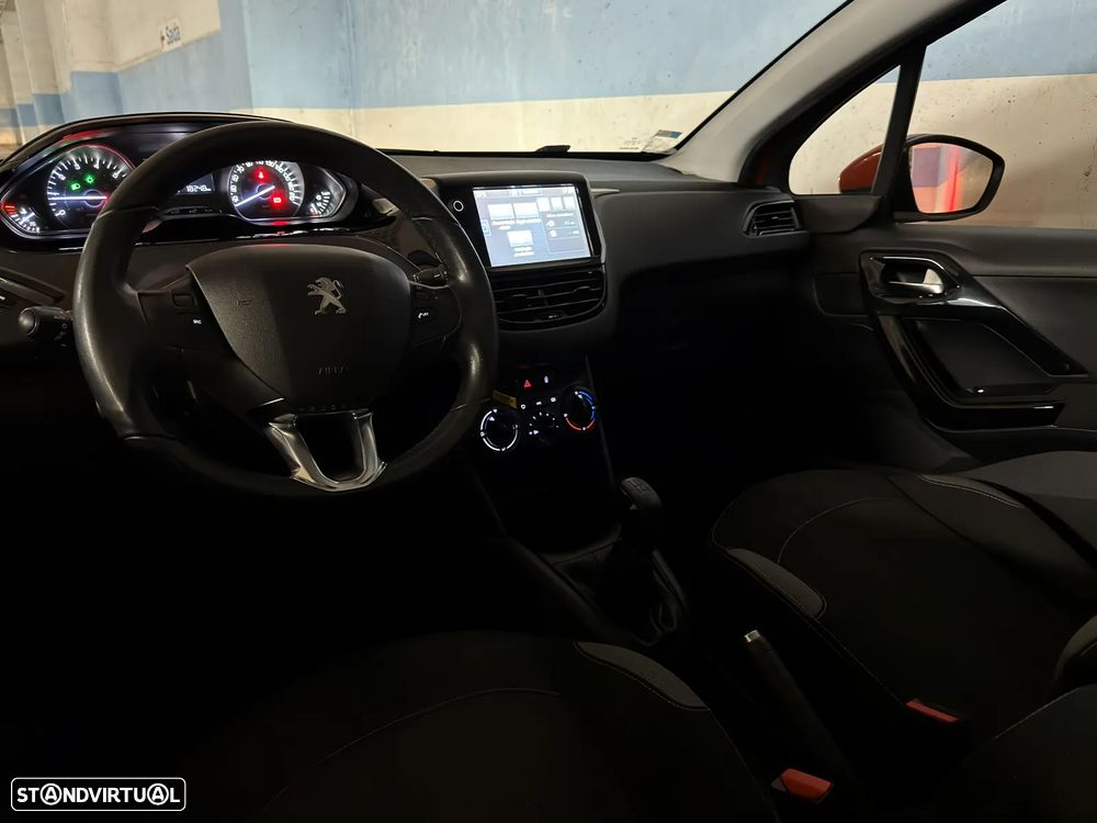 Peugeot 208 1.2 VTi SE Style - 4