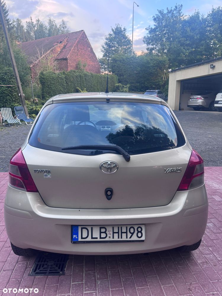 Toyota Yaris - 1