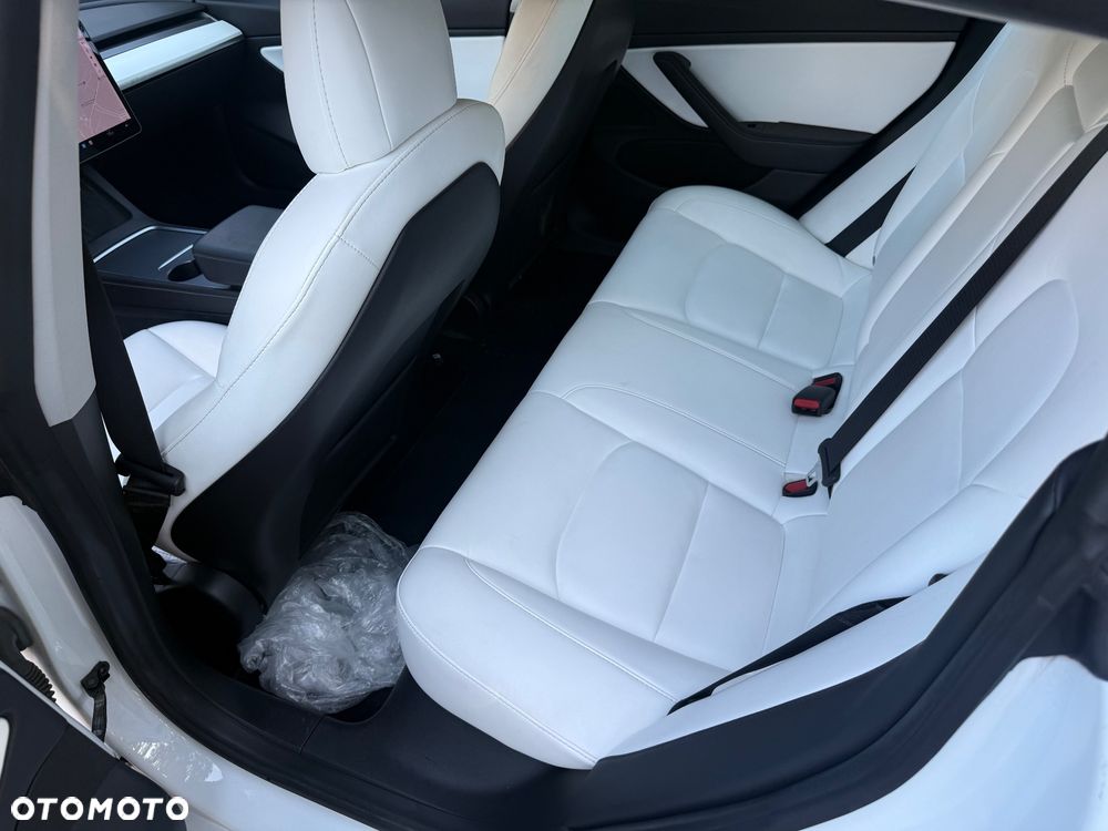 Tesla Model 3 - 12