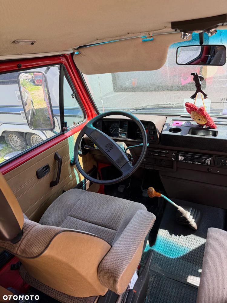 Volkswagen Caravelle - 7