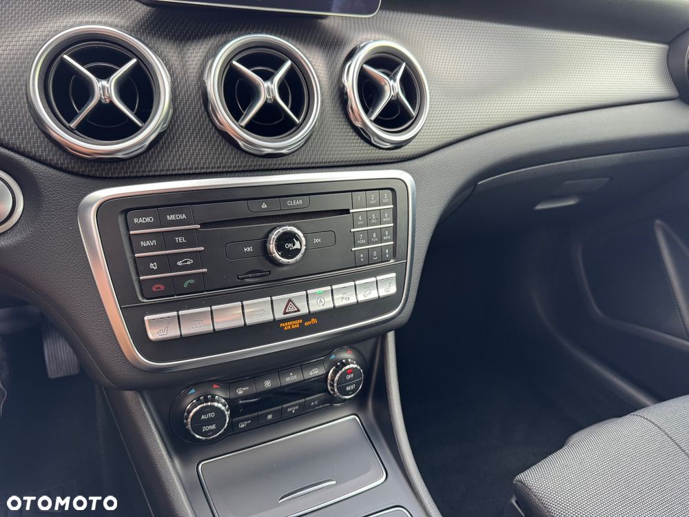 Mercedes-Benz GLA 200 d 4Matic 7G-DCT - 30