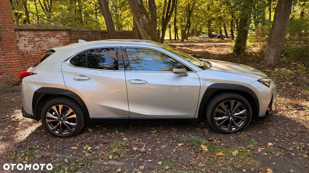 Lexus UX 250h F SPORT - 3