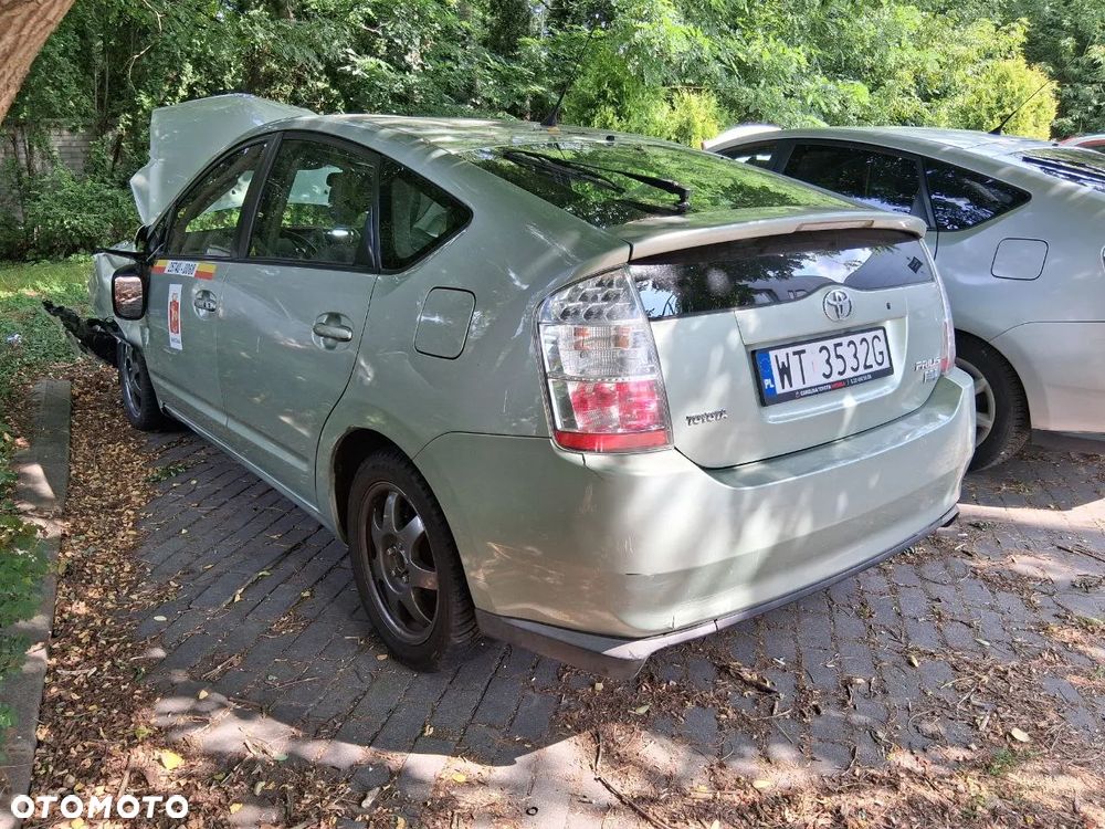 Toyota Prius - 4