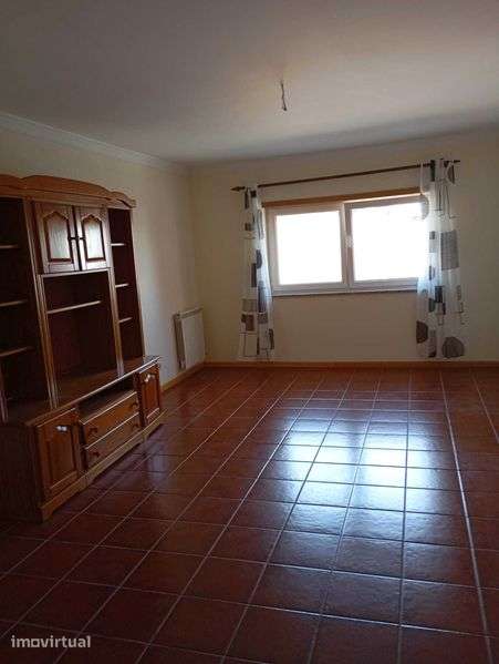Arrenda-se T1 com garagem – Vale d'Álvaro, Bragança - Grande imagem: 4/4