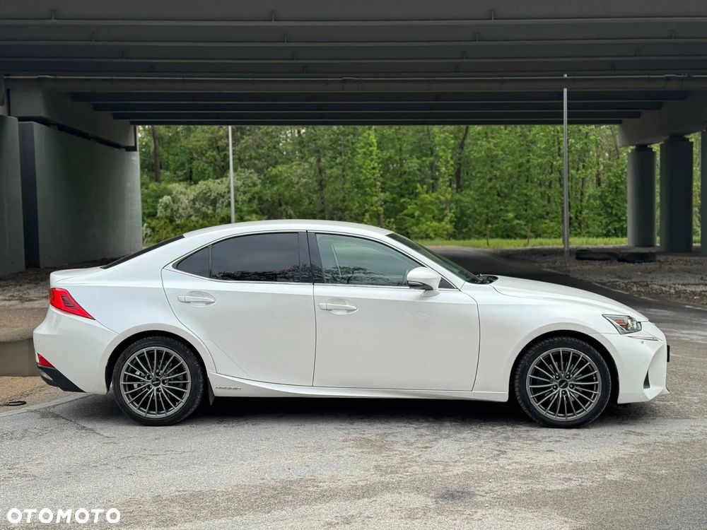 Lexus IS 300h Elegance - 18