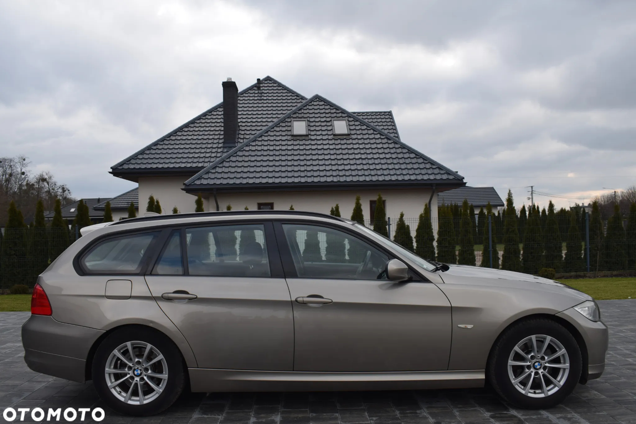 BMW Seria 3 318d Touring - 12
