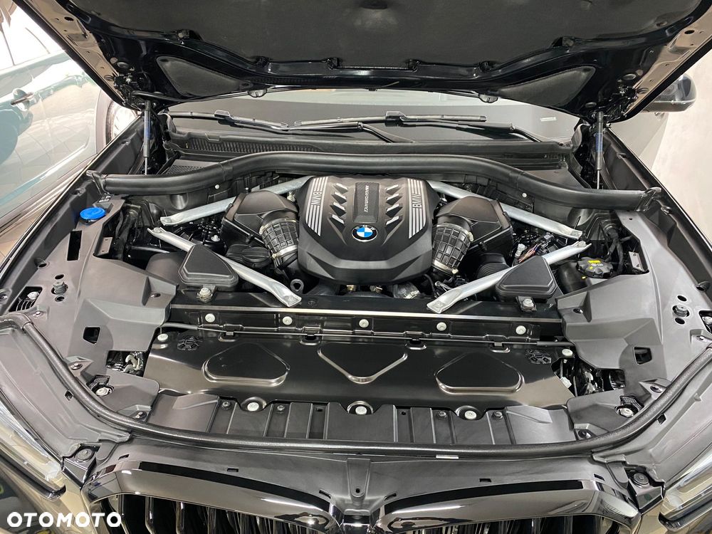BMW X5 M M50i - 16