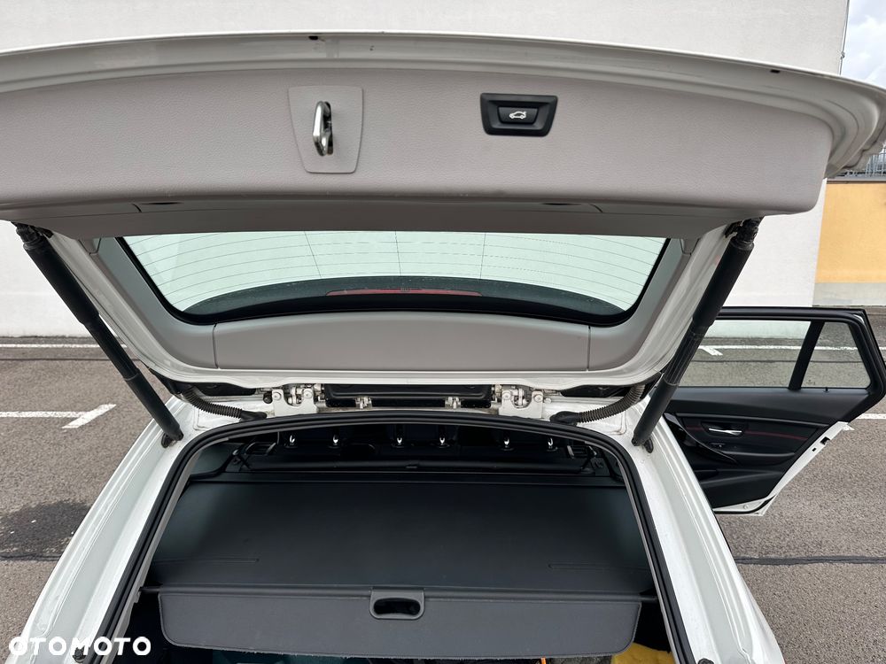 BMW Seria 3 320d Touring xDrive Sport Line - 24