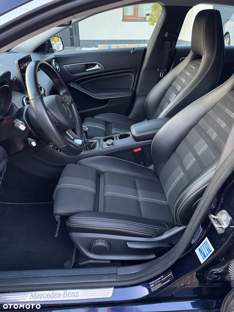 Mercedes-Benz CLA 200 AMG Line - 31