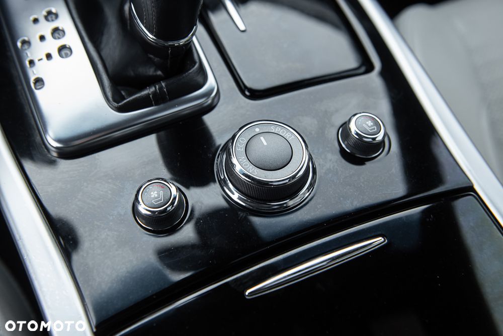 Infiniti M M37 S - 28