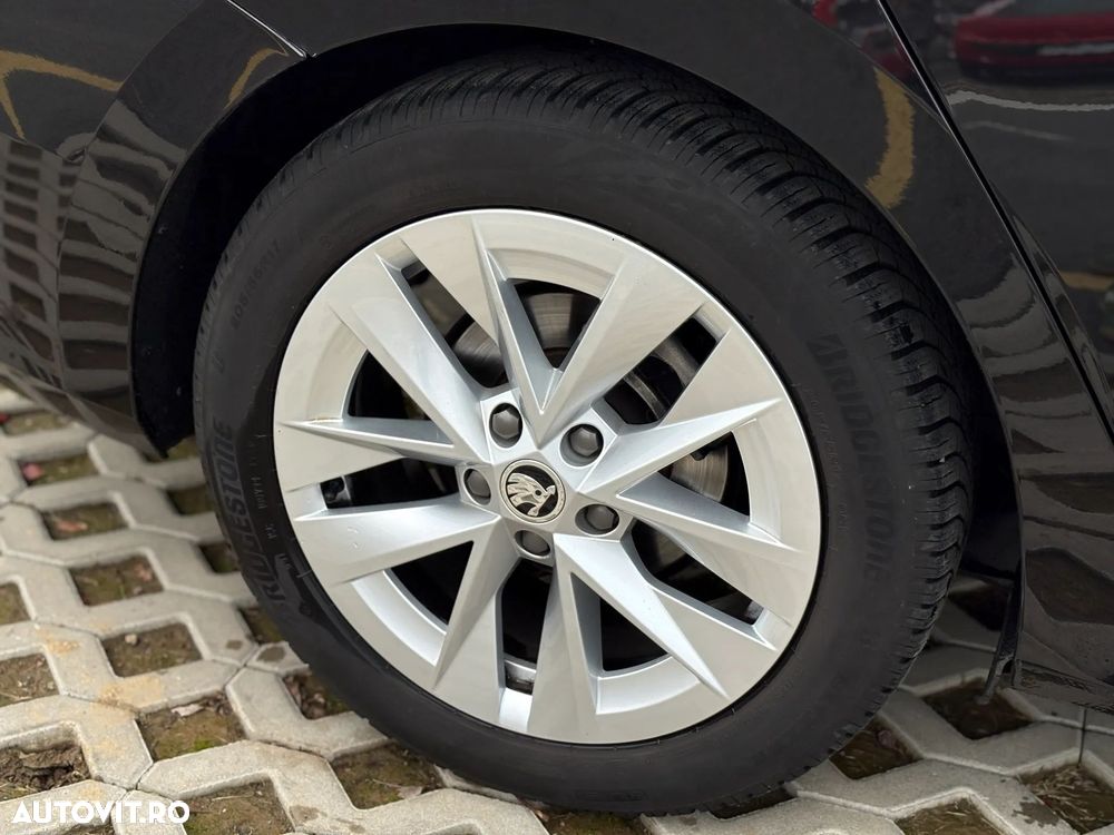 Skoda Octavia 2.0 TDI DSG Sportline - 13