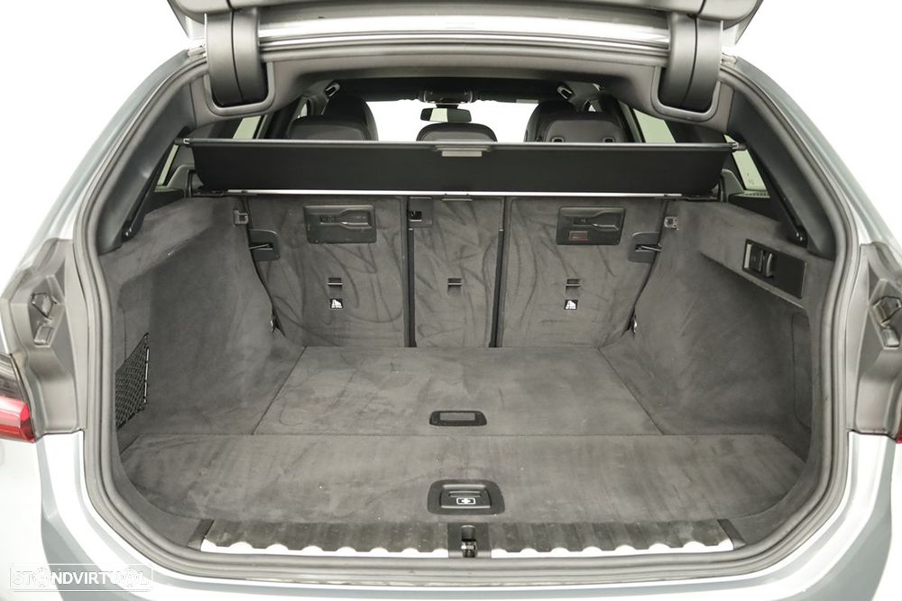 BMW 320 d Touring Pack Desportivo M Auto - 24