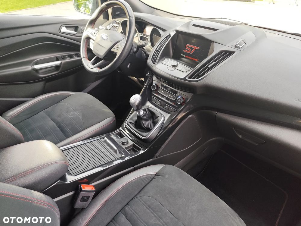 Ford Kuga 1.5 EcoBoost 2x4 ST-Line - 26
