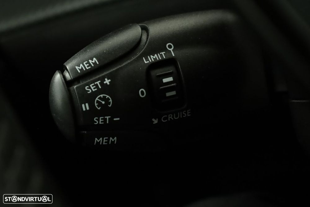 Peugeot 2008 1.5 BlueHDi Allure Pack - 17