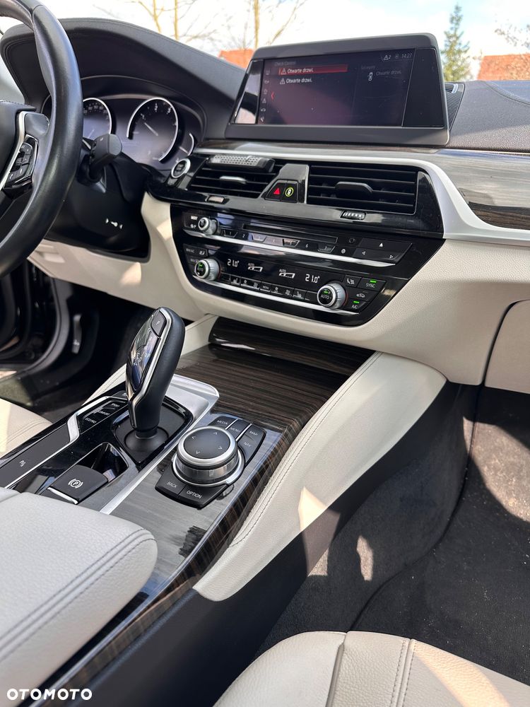 BMW Seria 5 520d Luxury Line - 11