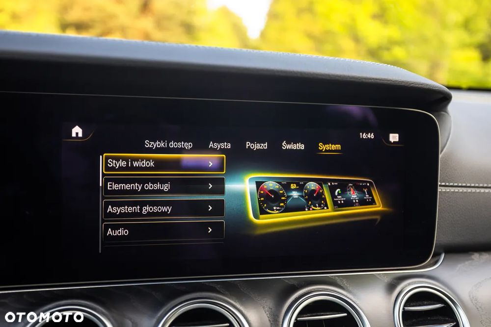 Mercedes-Benz Klasa E 300de 4Matic 9G-TRONIC - 35