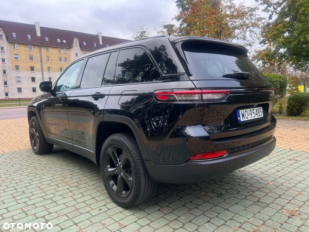 Jeep Grand Cherokee - 16