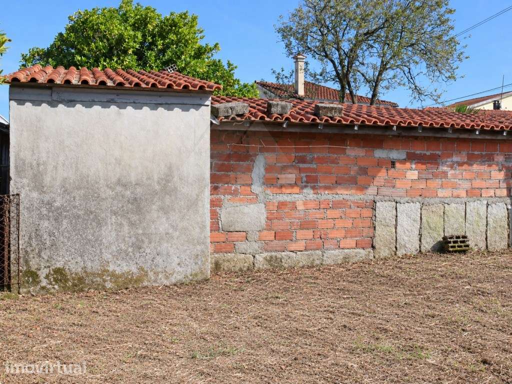 Moradia com Anexos e Logradouro - Excelente Oportunidade junto ao C... - Grande imagem: 5/36