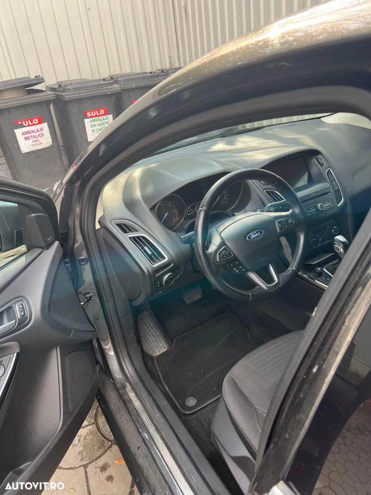 Ford Focus 1.5 TDCi Powershift Titanium - 10