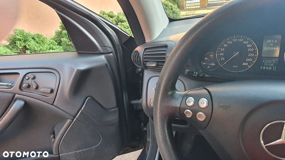 Mercedes-Benz Klasa C 200 Kompressor Automatik - 12