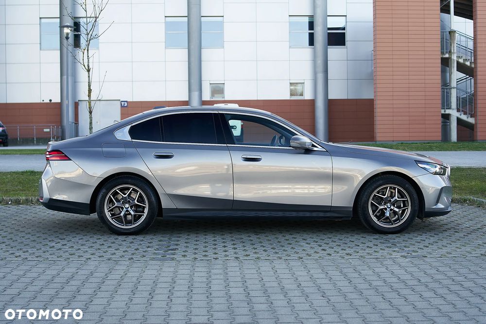 BMW Seria 5 520i mHEV - 7