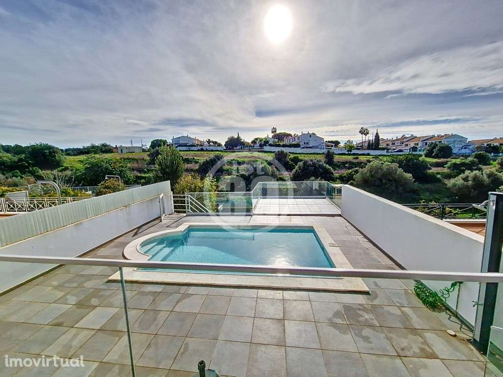 Excelente moradia geminada com 4 quartos, garagem, cave, piscina e ... - Grande imagem: 3/47