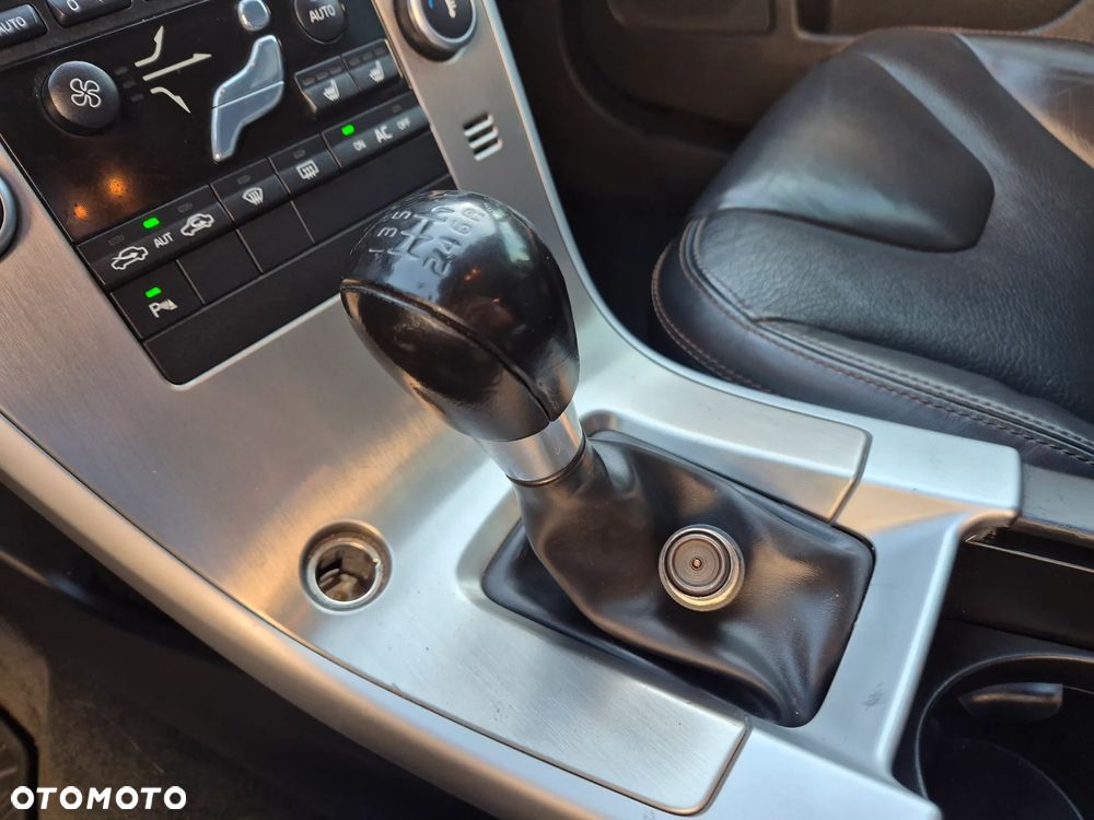 Volvo XC 60 2.4D Kinetic - 19