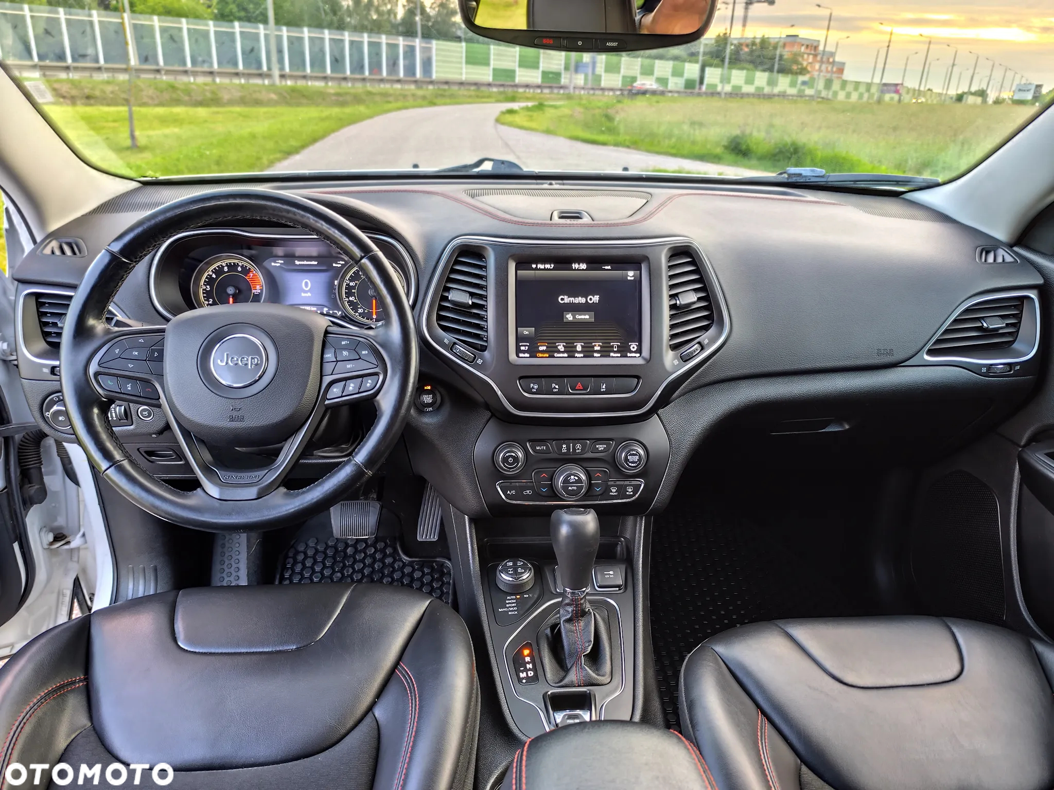 Jeep Cherokee - 11