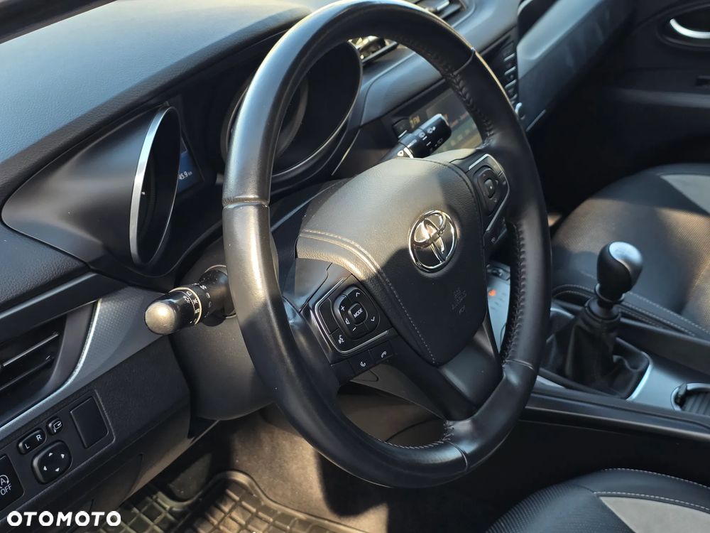 Toyota Avensis 2.0 D-4D Premium - 22