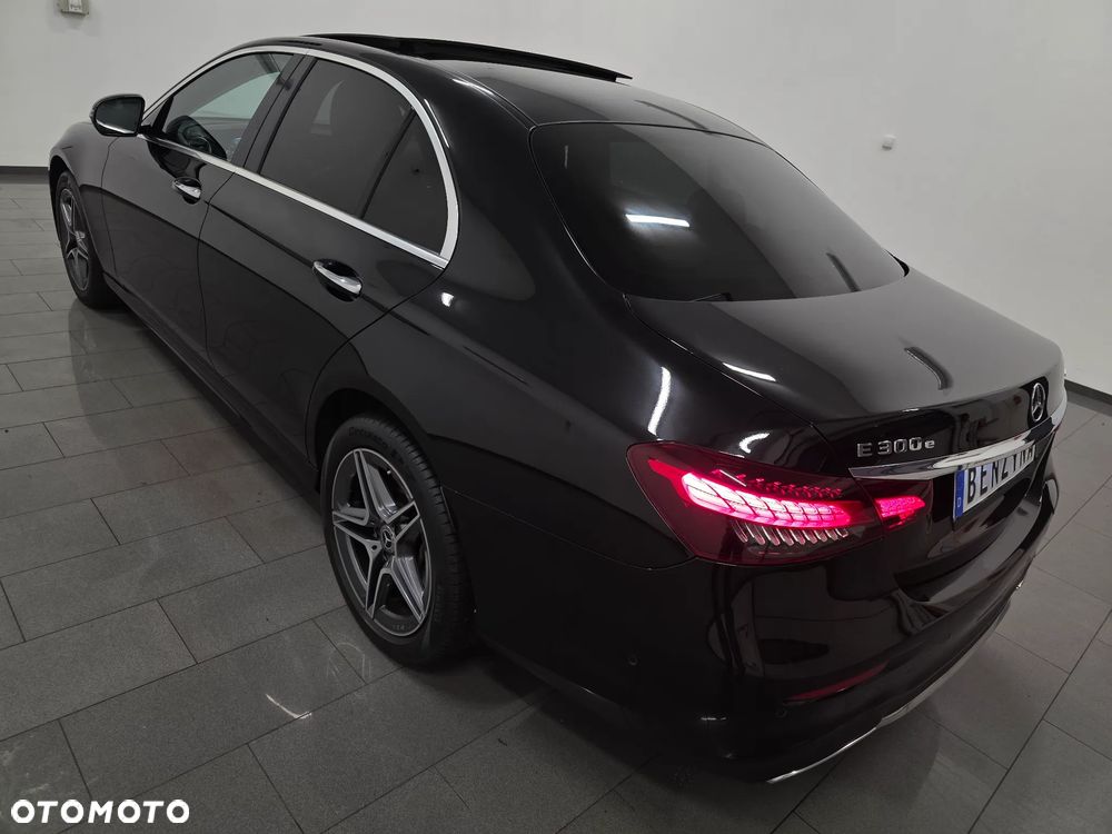 Mercedes-Benz Klasa E 300 4Matic 9G-TRONIC AMG Line - 5