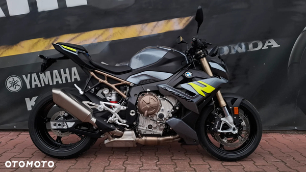 BMW S