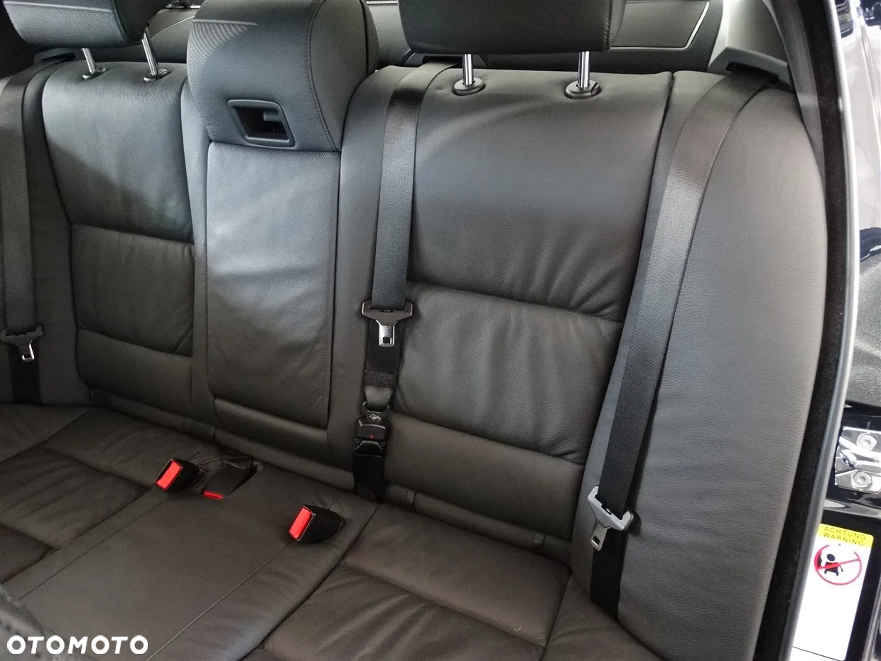 BMW Seria 5 530i - 32