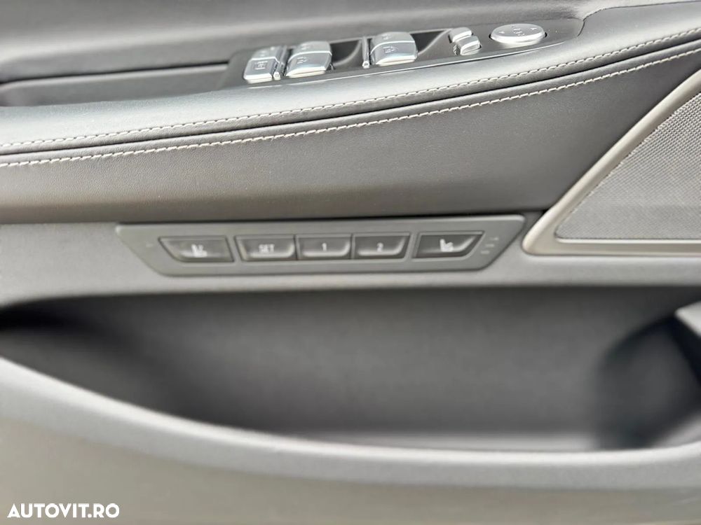 BMW Seria 7 730d xDrive MHEV - 38