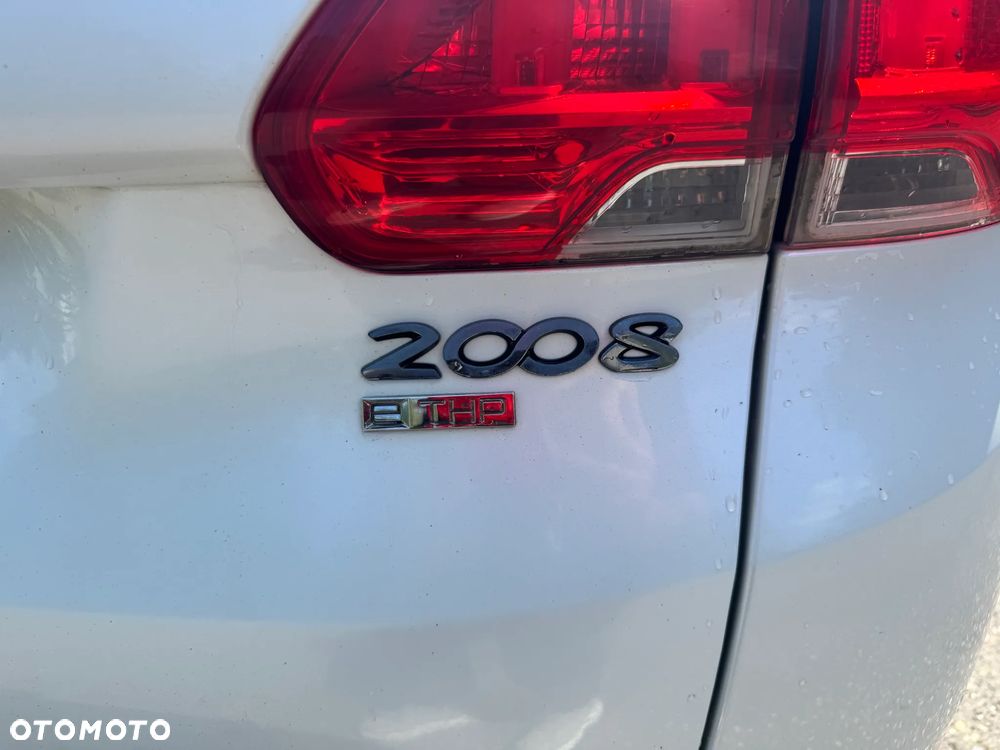 Peugeot 2008 1.2 Pure Tech Allure S&S - 6