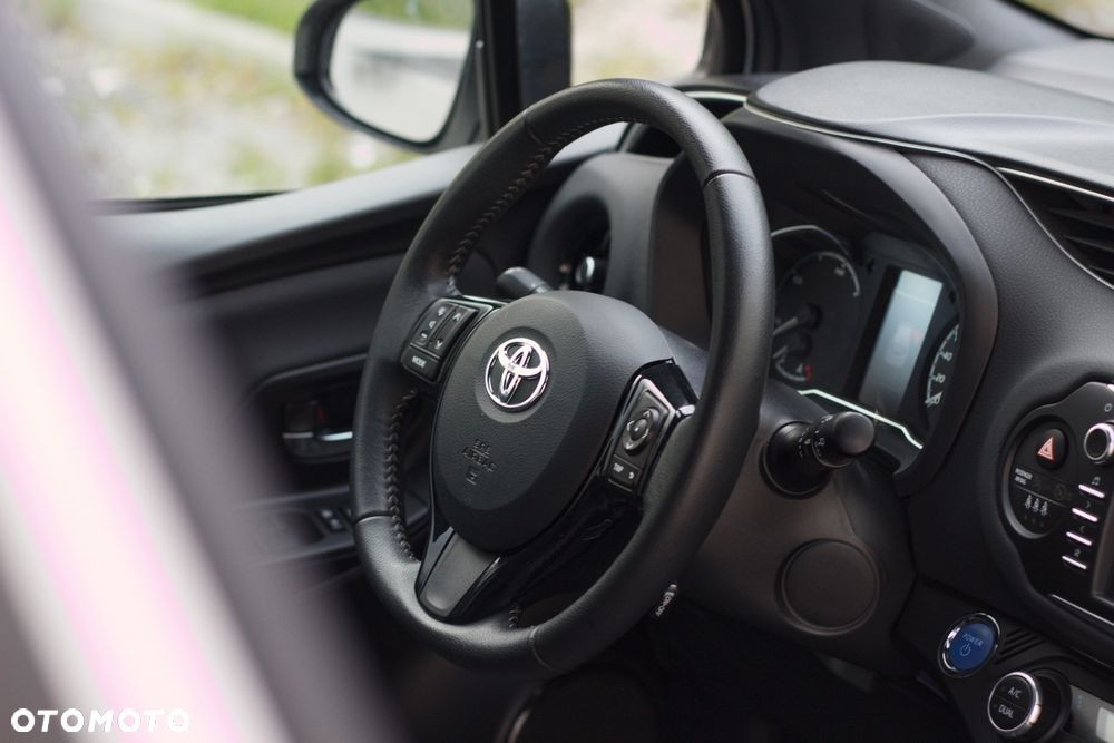 Toyota Yaris Hybrid 100 Selection Pure - 9