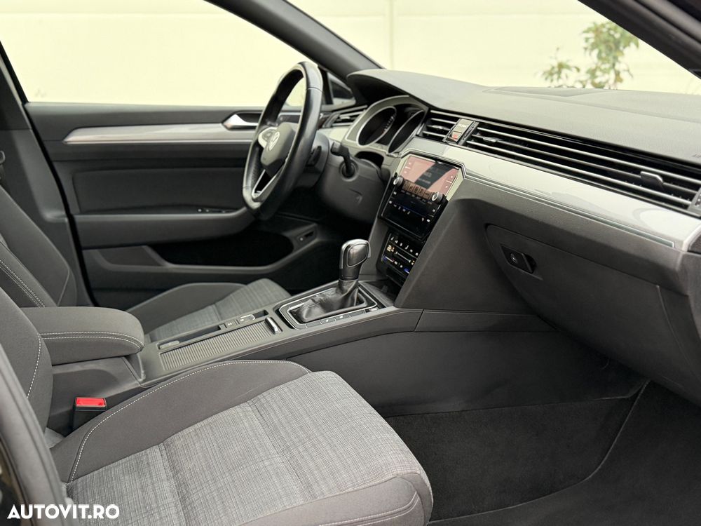 Volkswagen Passat Variant 2.0 TDI SCR DSG Business - 9