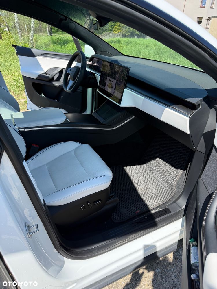Tesla Model X - 6