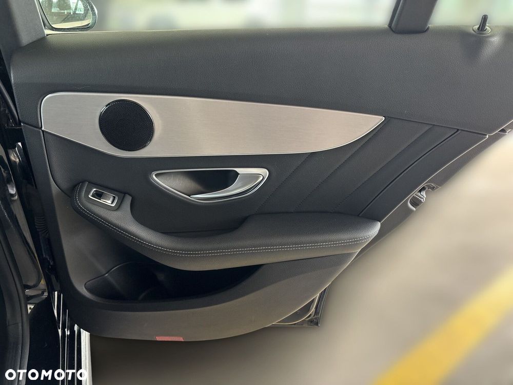 Mercedes-Benz Klasa C 180 9G-TRONIC - 23