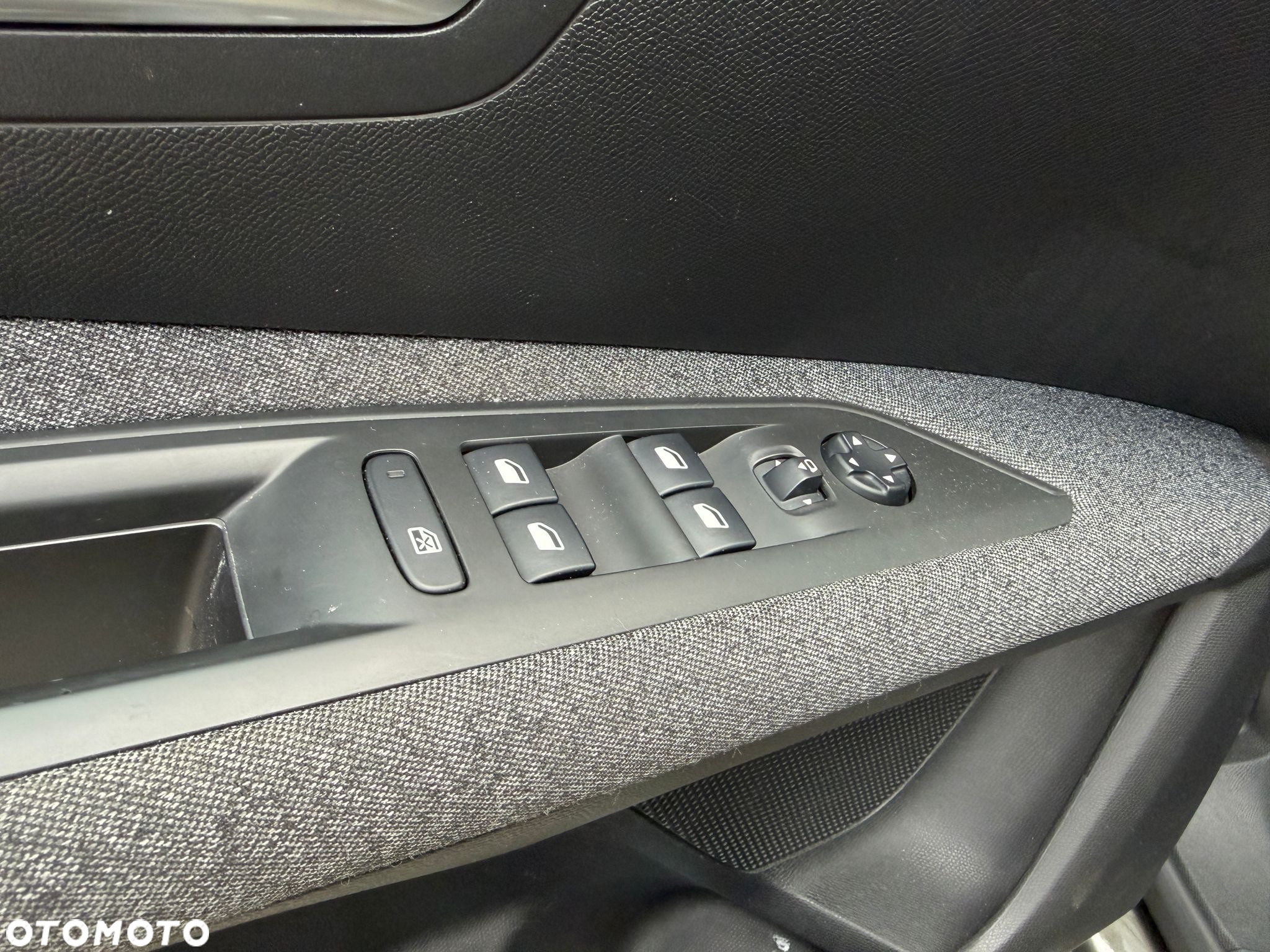 Peugeot 3008 1.5 BlueHDi Active S&S EAT8 - 13
