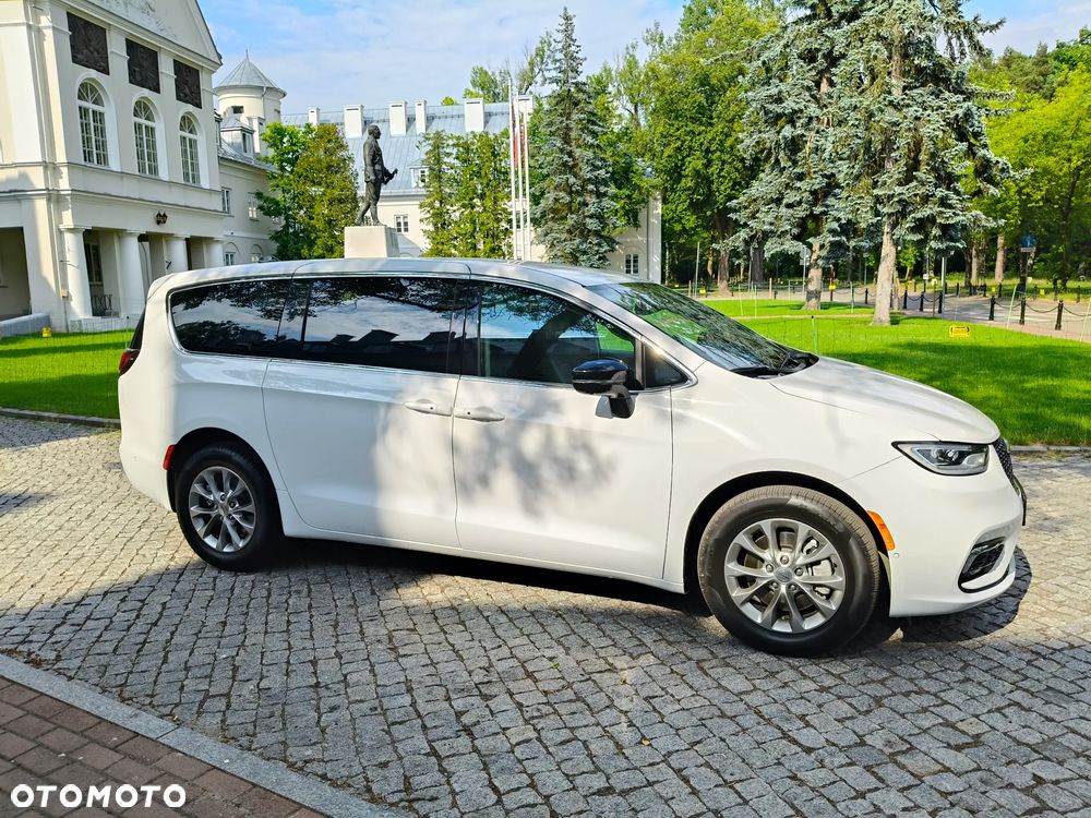 Chrysler Pacifica - 13