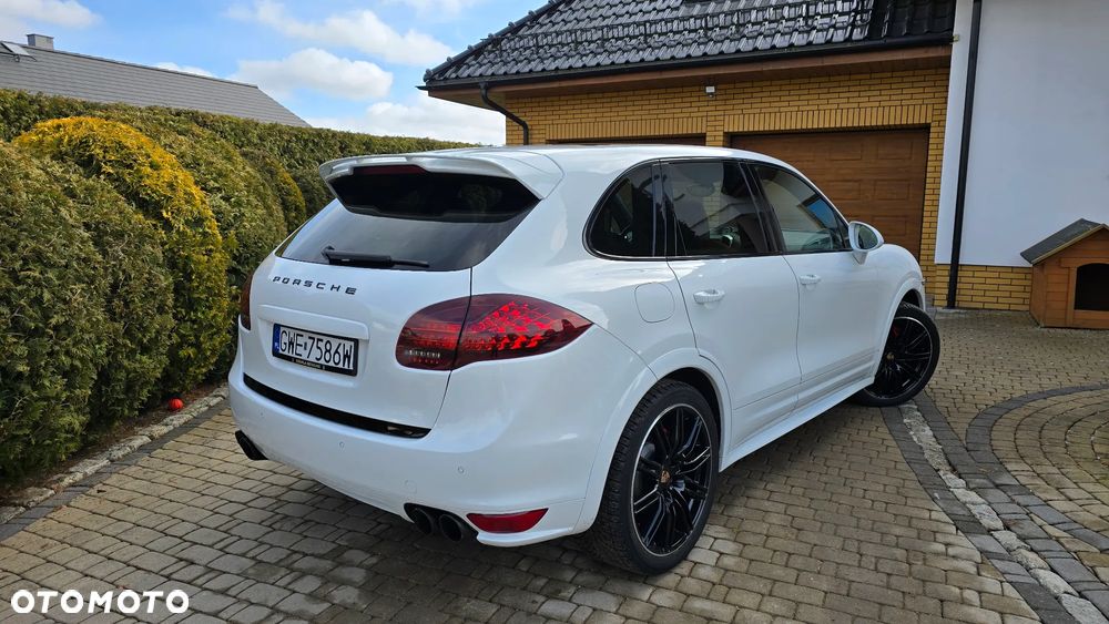 Porsche Cayenne - 4