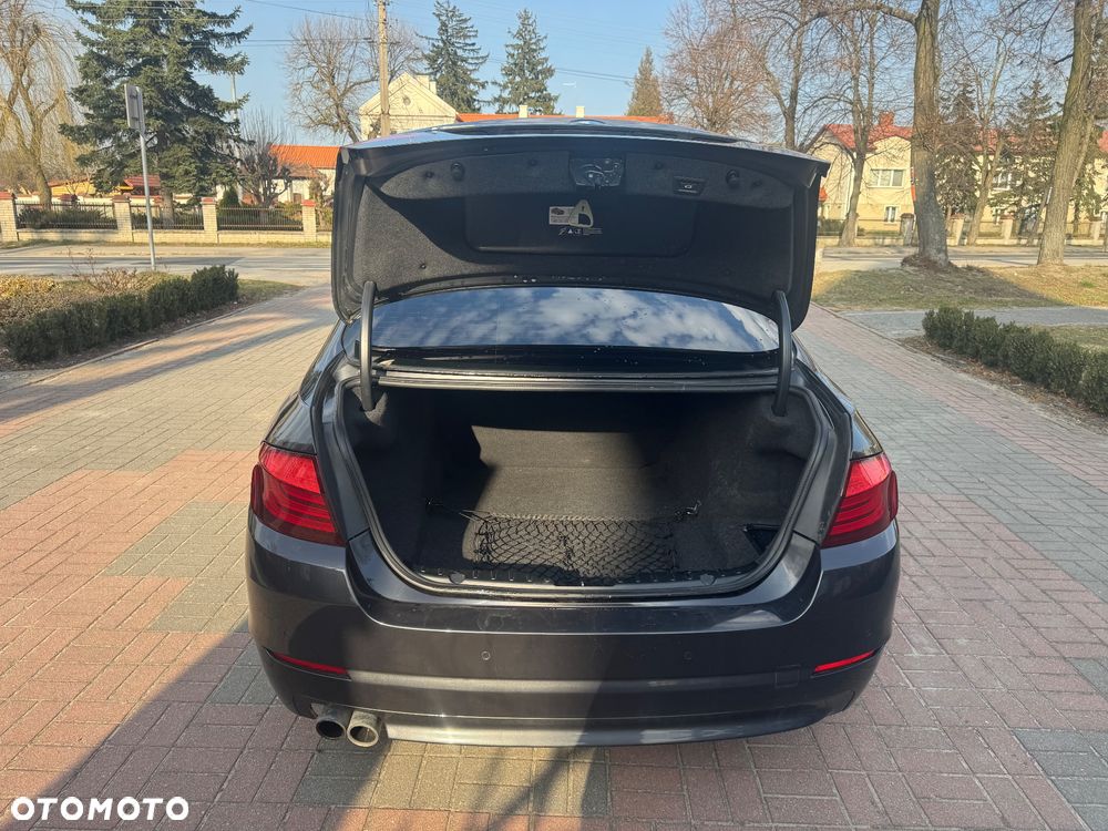 BMW Seria 5 528i xDrive Modern Line - 13