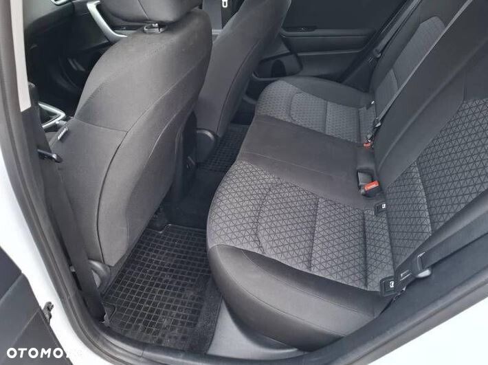 Kia Ceed - 8