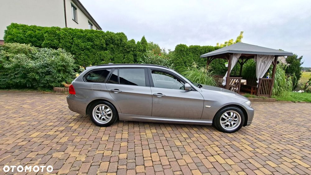 BMW Seria 3 320d xDrive DPF - 6