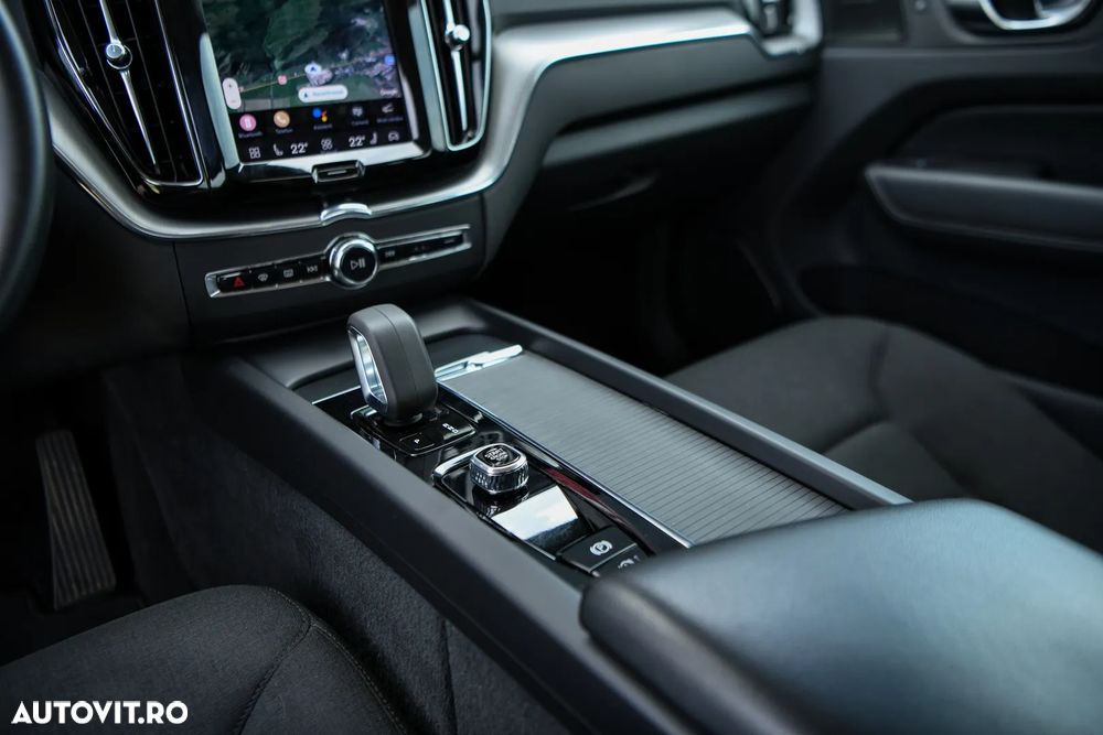 Volvo XC 60 B4 MHEV AT8 FWD Momentum - 33